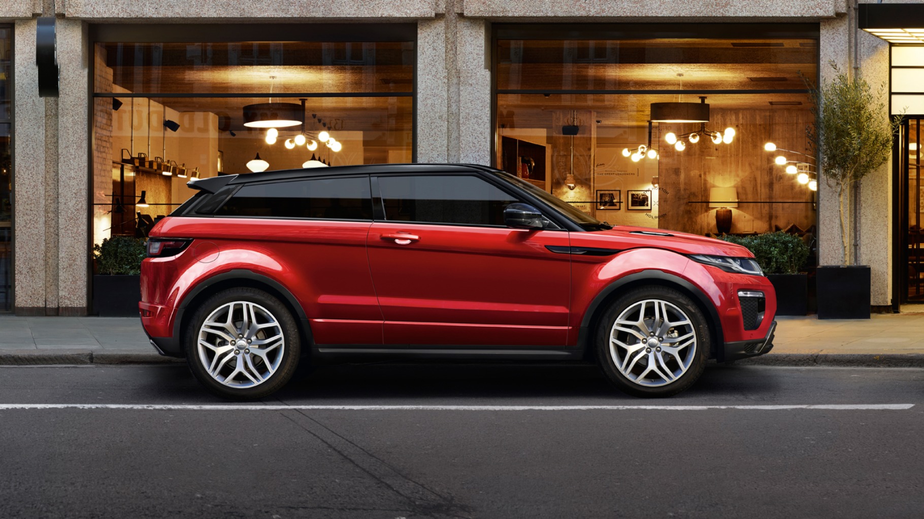 Comparison Land Rover Range Rover Evoque 2016 vs Toyota CHR